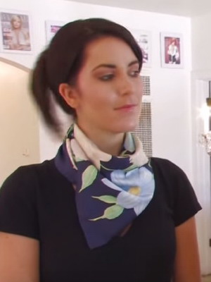 Как завязать платок на шее разными способами видео