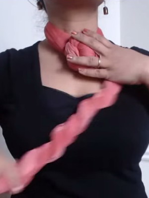 Как завязать платок на шее разными способами видео